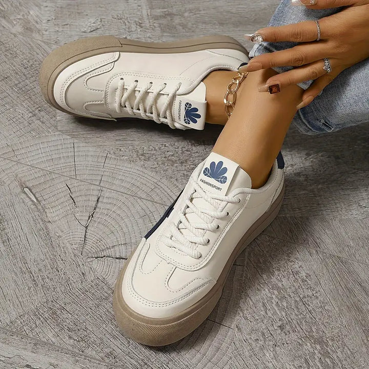 Vintage-inspirierte Sneaker mit zweifarbigem Design